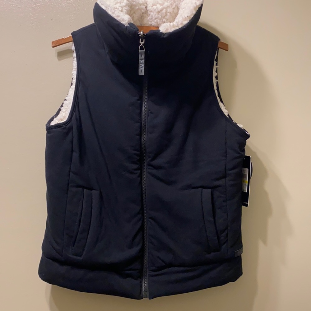 Andrew Marc NY reversible vest. New, Black size medium.